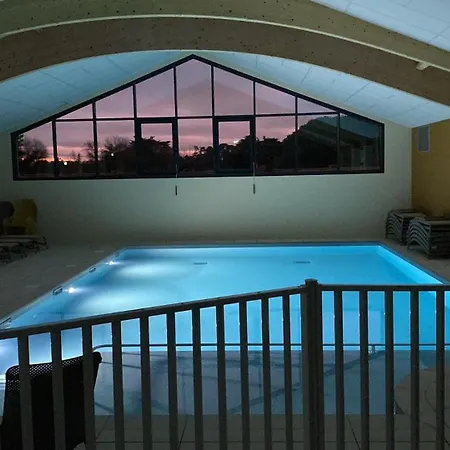 Piscine Chauffée Commune, 4 Adultes 2 Enfants