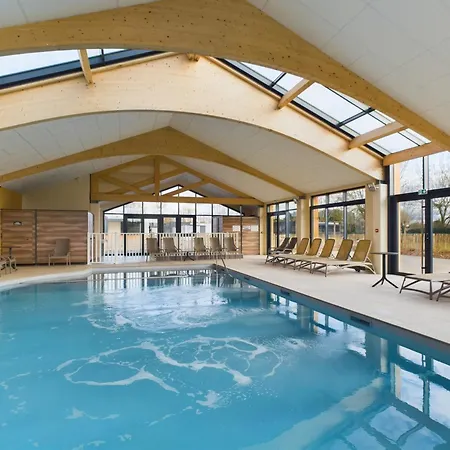 Piscine Chauffée Commune, 4 Adultes 2 Enfants Chalet *